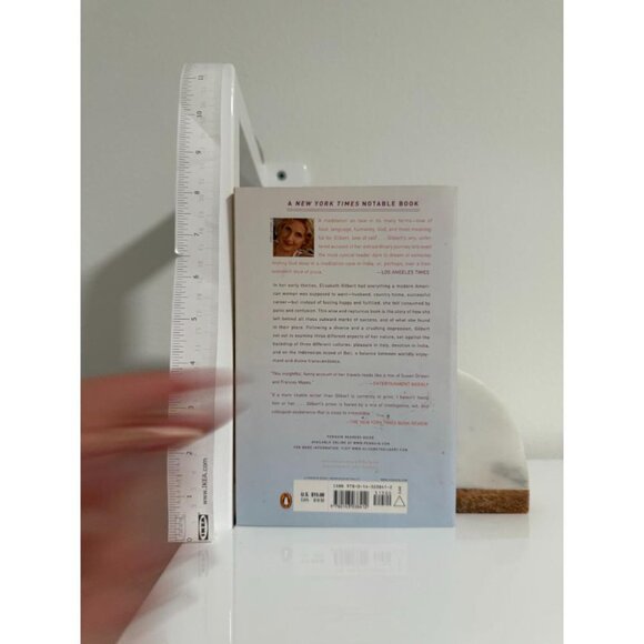 Eat Pray Love Book By Elizabeth Gilbert Paperback 334 Pages Copyright 2006 - Picture 3 of 5
